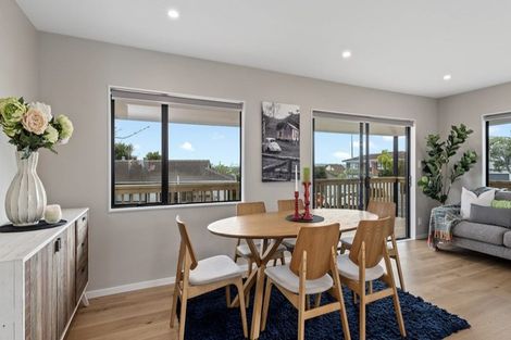 Photo of property in 168 Luckens Road, West Harbour, Auckland, 0618