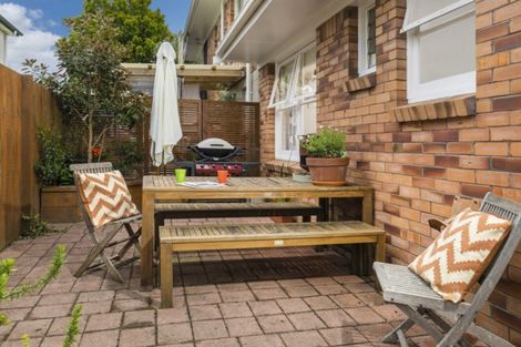 Photo of property in 3/38 Old Lake Road, Narrow Neck, Auckland, 0624