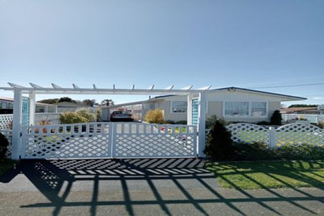 Photo of property in 11 Iredale Road, Hawera, 4610