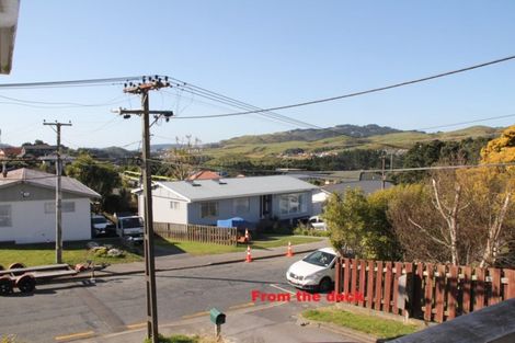 Photo of property in 15 Kahikatea Grove, Paparangi, Wellington, 6037