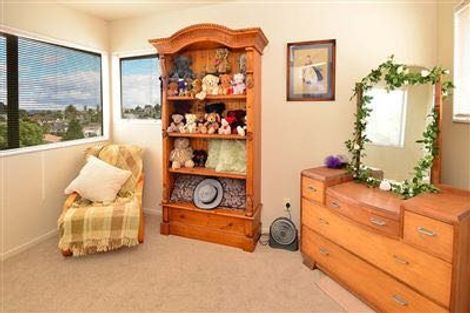 Photo of property in 2 Tyrico Close, Unsworth Heights, Auckland, 0632