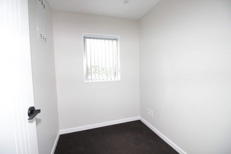 Photo of property in 4 Kearney Place, Massey, Auckland, 0614