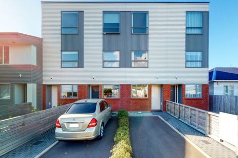 Photo of property in 15/2u Stone Street, Miramar, Wellington, 6022
