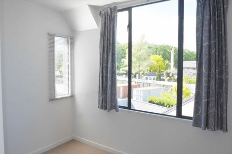 Photo of property in 7 Oakford Close, Riccarton, Christchurch, 8011