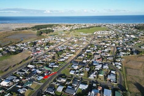 Photo of property in 26 Pratt Avenue, Foxton Beach, Foxton, 4815