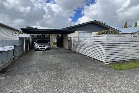 Photo of property in 35 Mcgiffert Street, Palmerston North, 4410