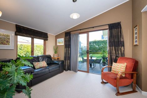 Photo of property in 33 Enfield Road, Hospital Hill, Napier, 4110