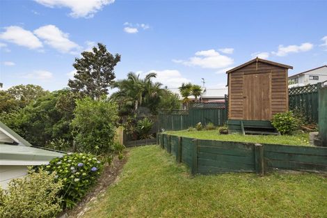 Photo of property in 40 Tyrico Close, Unsworth Heights, Auckland, 0632