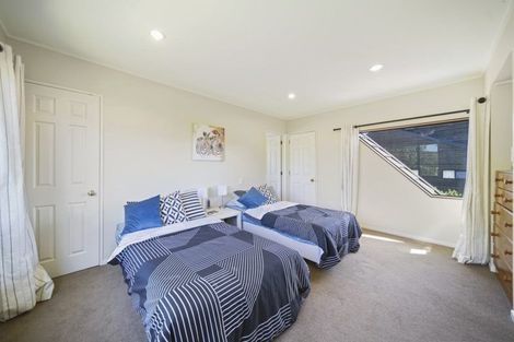 Photo of property in 93a Botany Road, Botany Downs, Auckland, 2010