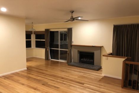 Photo of property in 2/26 Coroglen Avenue, Birkenhead, Auckland, 0626