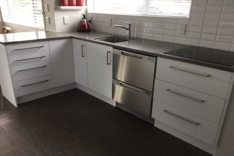 Photo of property in 118 Lakeside Drive, Orewa, 0931