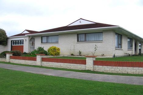 Photo of property in 2 Hillcrest Drive, Kelvin Grove, Palmerston North, 4414