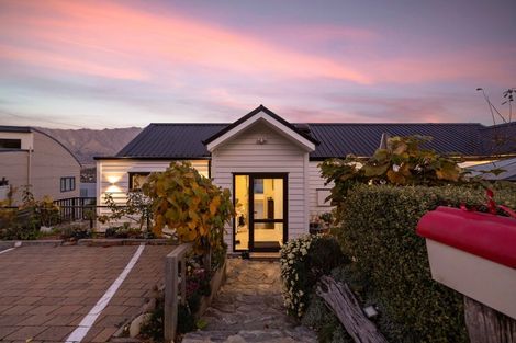 Photo of property in 22 Golden Terrace, Queenstown, 9300