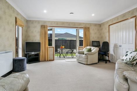 Photo of property in 11 Lucombe Place, Cambridge, 3434