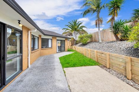 Photo of property in 47 Fleetwood Drive, Henderson, Auckland, 0612