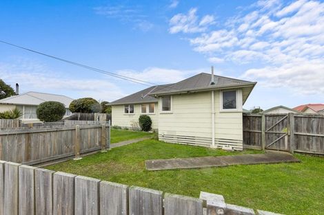 Photo of property in 23 Lambeth Crescent, Northcote, Christchurch, 8052