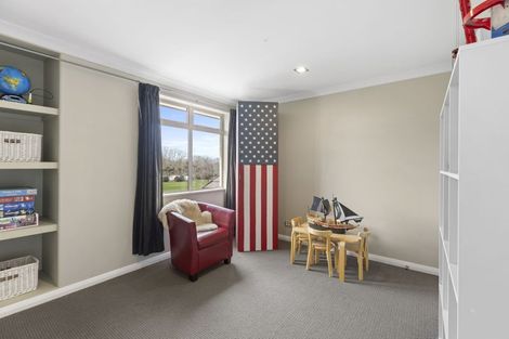 Photo of property in 68 Willowview Drive, Redwood, Christchurch, 8051