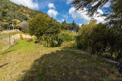 Photo of property in 16 Angle Street, Picton, 7220