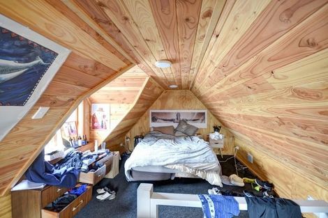 Photo of property in Elm Lodge Backpackers, 74 Elm Row, Dunedin Central, Dunedin, 9016