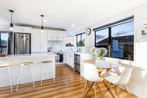 Photo of property in 130 Colwill Road, Massey, Auckland, 0614