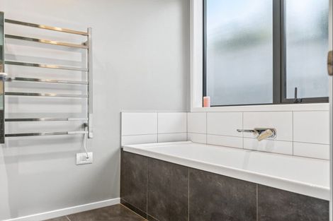 Photo of property in 7 Centre Crescent, Wanaka, 9305