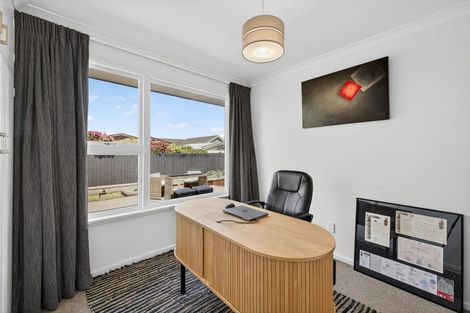 Photo of property in 100 Avondale Road, Avondale, Christchurch, 8061