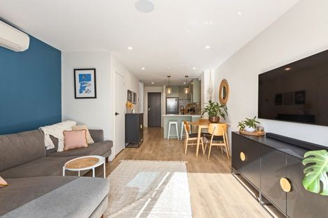 Photo of property in 1 Royal View Road, Te Atatu South, Auckland, 0610