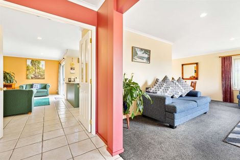 Photo of property in 58 Hillwell Drive, Henderson, Auckland, 0612