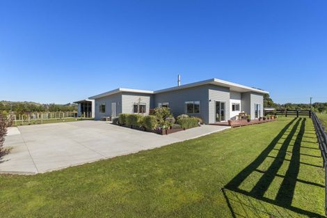 Photo of property in 43 Carrs Road, Urenui, 4377