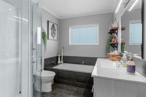 Photo of property in 1 Snapper Street, Baylys Beach, Dargaville, 0377