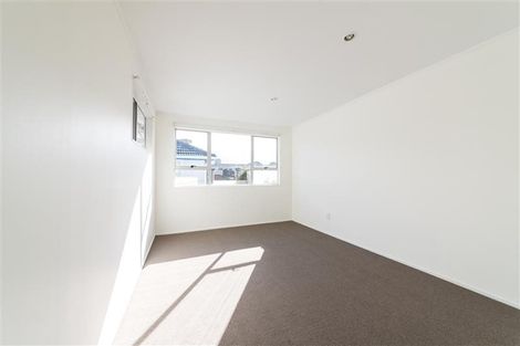 Photo of property in 2/80 Portage Road, New Lynn, Auckland, 0600