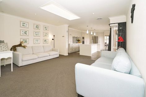 Photo of property in 18 Burgundy Court, Rototuna, Hamilton, 3210
