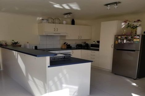 Photo of property in 2a Charlenne Close, Ranui, Auckland, 0612