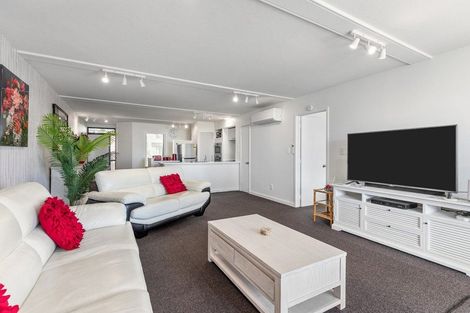 Photo of property in 4/10 Marine Parade, Mount Maunganui, 3116