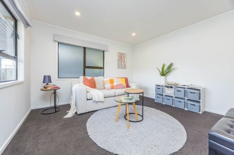 Photo of property in 60 Gatman Street, Birkdale, Auckland, 0626