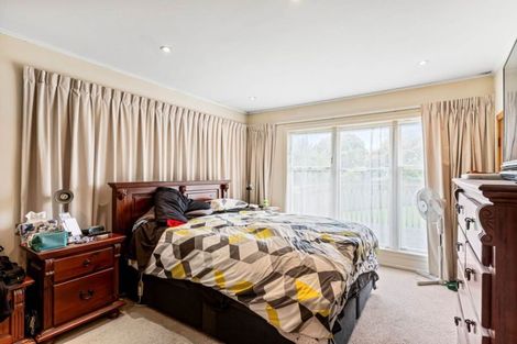 Photo of property in 47 Neil Avenue, Te Atatu Peninsula, Auckland, 0610