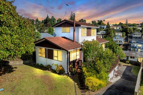 Photo of property in 16 Pavola Grove, Glenfield, Auckland, 0629