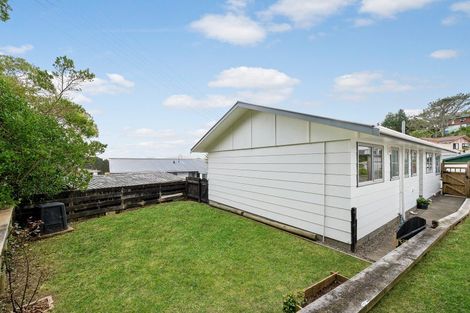 Photo of property in 10 Pimlico Place, Newlands, Wellington, 6037