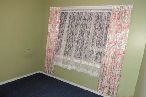 Photo of property in 2 Christmas Road, Manurewa, Auckland, 2102