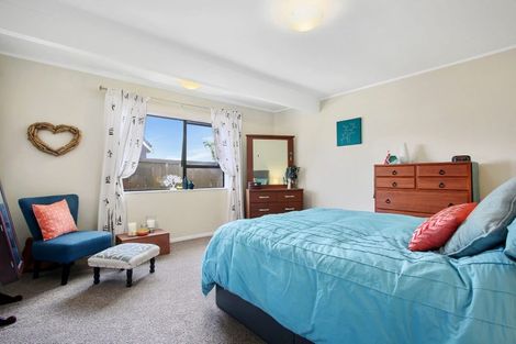Photo of property in 1/26 Petrel Place, Massey, Auckland, 0614