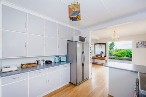 Photo of property in 72 Raumati Road, Raumati Beach, Paraparaumu, 5032