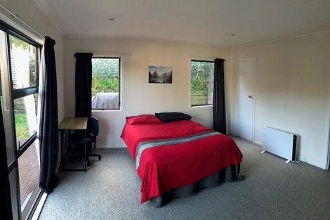 Photo of property in 29 Deverell Place, Northcross, Auckland, 0632