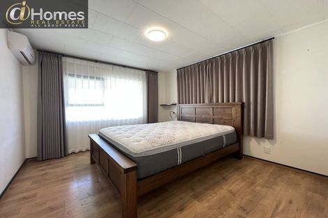 Photo of property in 15 Meadowood Drive, Unsworth Heights, Auckland, 0632