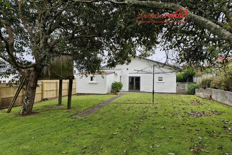 Photo of property in 40 Waiwaka Terrace, Strandon, New Plymouth, 4312