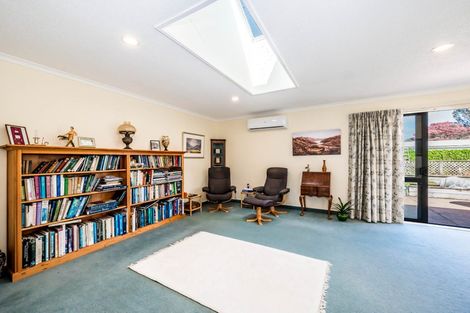 Photo of property in 2 Charnwood Grove, Waikanae, 5036