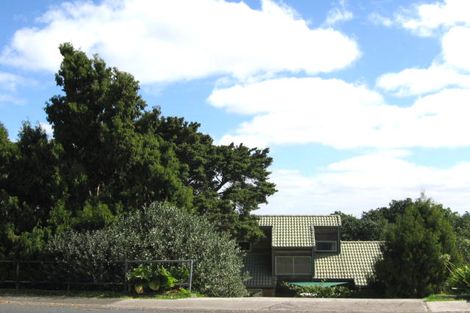 Photo of property in 138 Glenfield Road, Birkenhead, Auckland, 0626