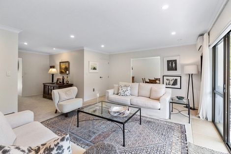 Photo of property in 33 Homewood Place, Chatswood, Auckland, 0626
