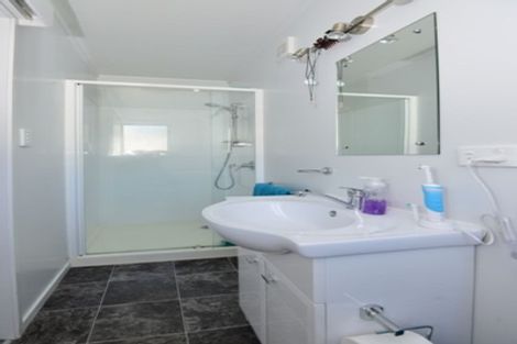 Photo of property in 12 Kauri Road, Stanmore Bay, Whangaparaoa, 0932