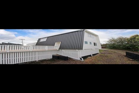 Photo of property in 18 Edgerton Road, Te Atatu Peninsula, Auckland, 0610