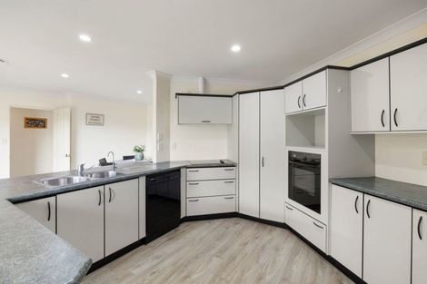 Photo of property in 5 Reynolds Drive, Glenview, Hamilton, 3206